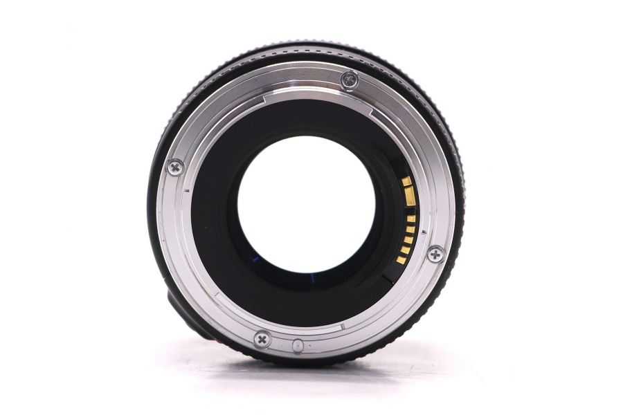 Объектив Canon EF 100mm f/2 USM в упаковке