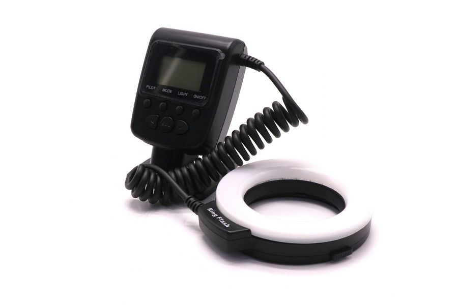 Кольцевой светодиодный осветитель RF550 в упаковке