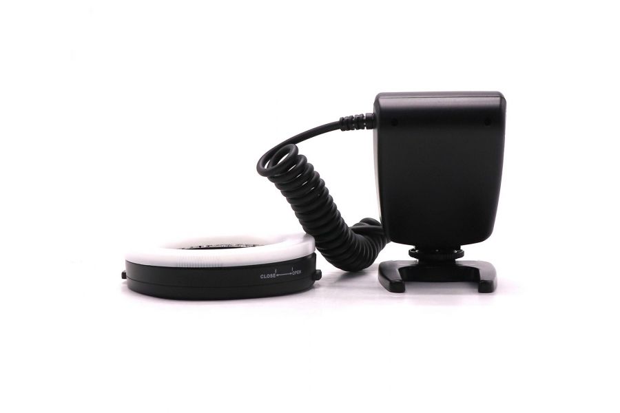 Кольцевой светодиодный осветитель RF550 в упаковке