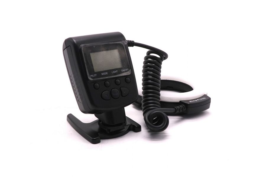 Кольцевой светодиодный осветитель RF550 в упаковке