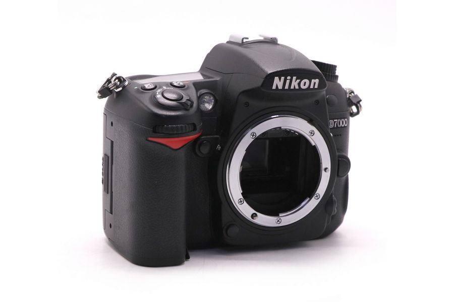 Фотокамера Nikon D7000 body (пробег 16400 кадров)