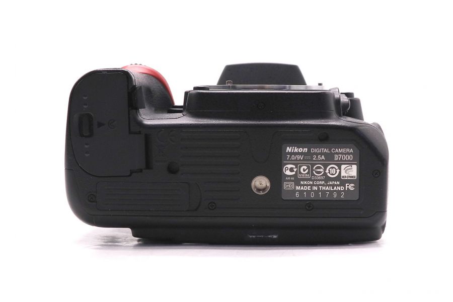 Фотокамера Nikon D7000 body (пробег 16400 кадров)