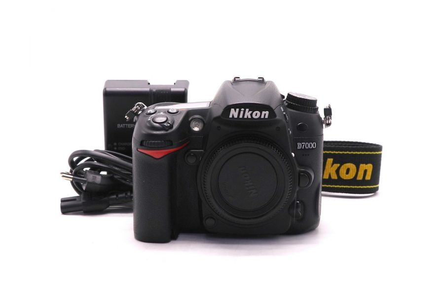 Фотокамера Nikon D7000 body (пробег 16400 кадров)
