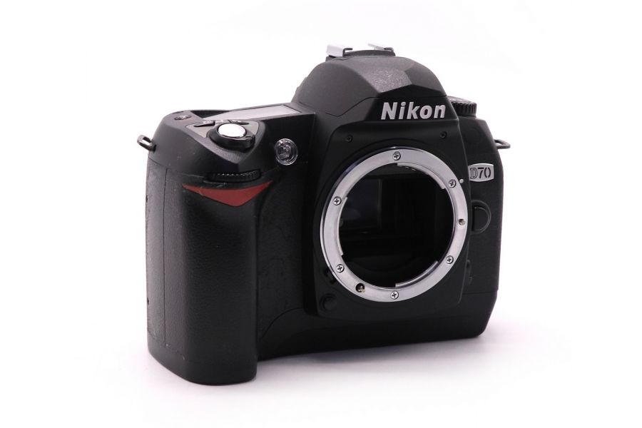 Nikon D70 body в упаковке (пробег 1475 кадров)