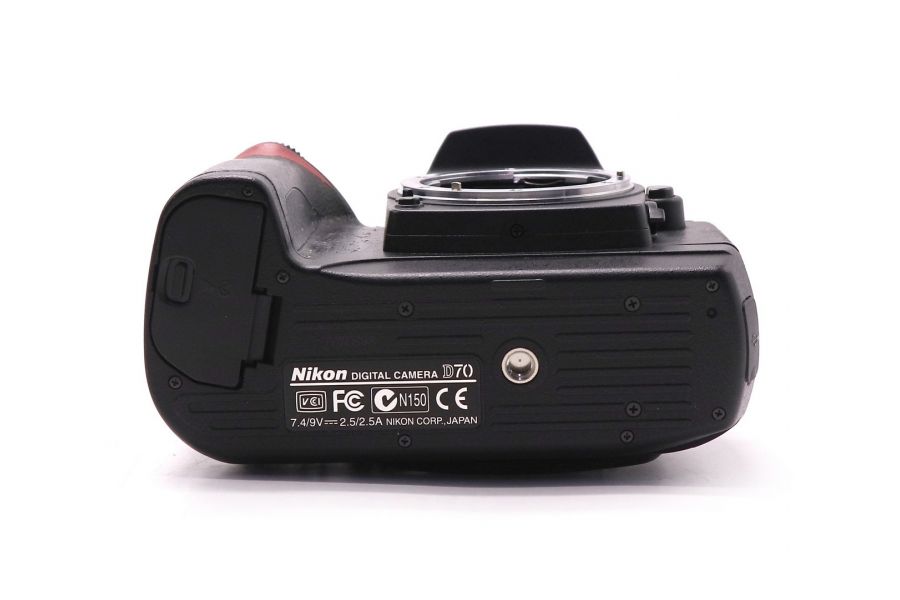 Nikon D70 body в упаковке (пробег 1475 кадров)