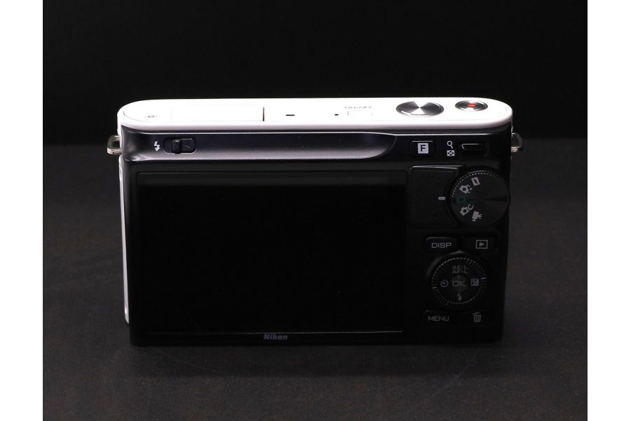 Nikon 1 J2 body в упаковке (пробег 2830 кадров)