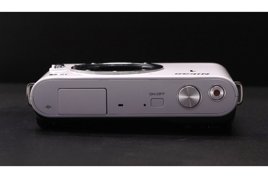 Nikon 1 J2 body в упаковке (пробег 2830 кадров)