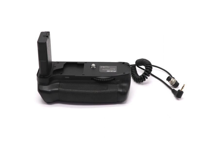 Батарейная ручка Travor BG-2P Battery Grip for Nikon