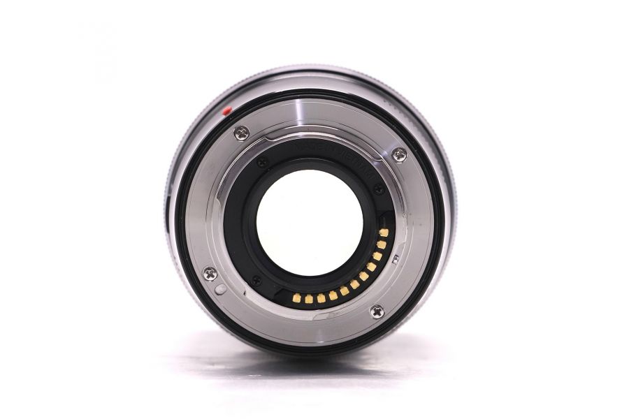 Olympus M.Zuiko Digital ED 17mm f/1.2 Pro в упаковке