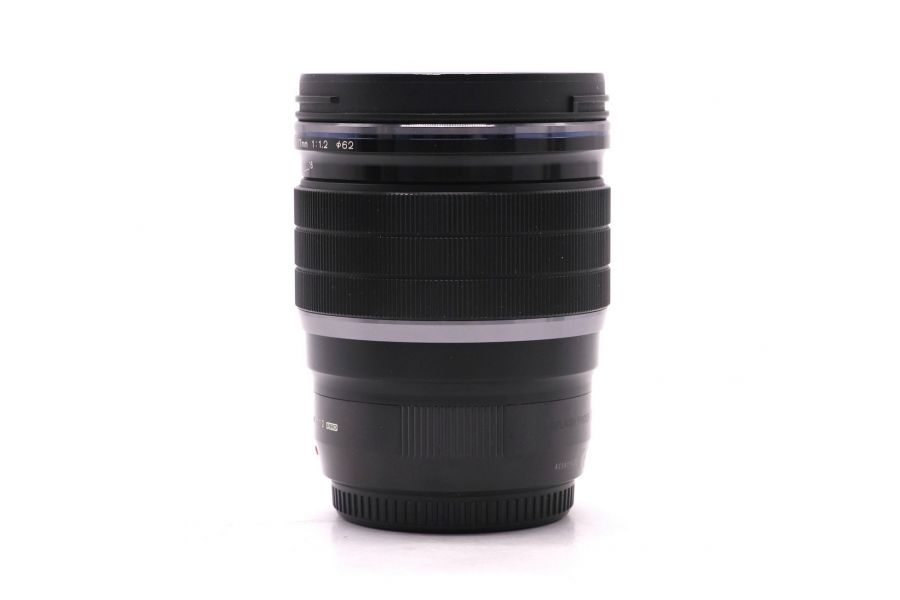 Olympus M.Zuiko Digital ED 17mm f/1.2 Pro в упаковке