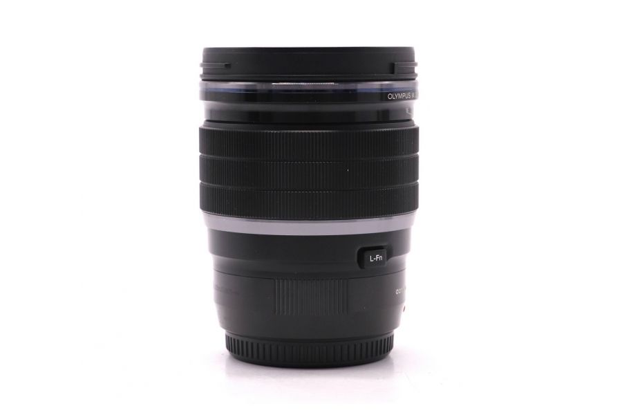 Olympus M.Zuiko Digital ED 17mm f/1.2 Pro в упаковке