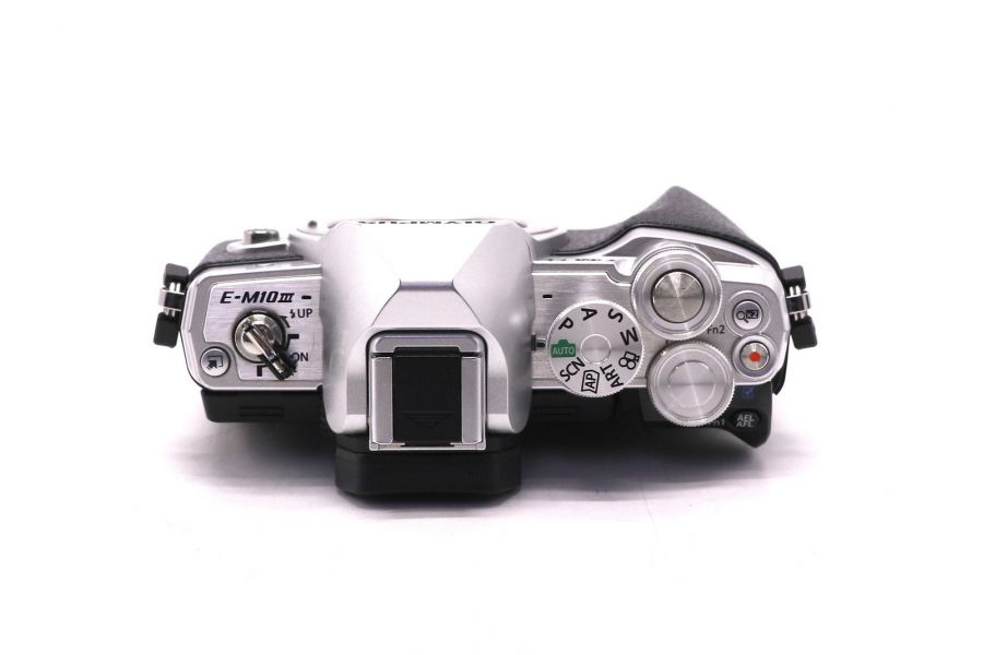 Olympus OM-D E-M10 Mark III body в упаковке (пробег 72000 кадров)