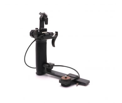 Рукоятка для фотоаппаратов со спусковым тросиком