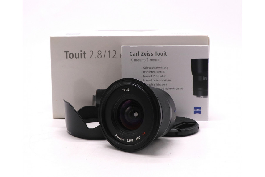 Объектив Carl Zeiss Touit 12mm f/2.8 в упаковке