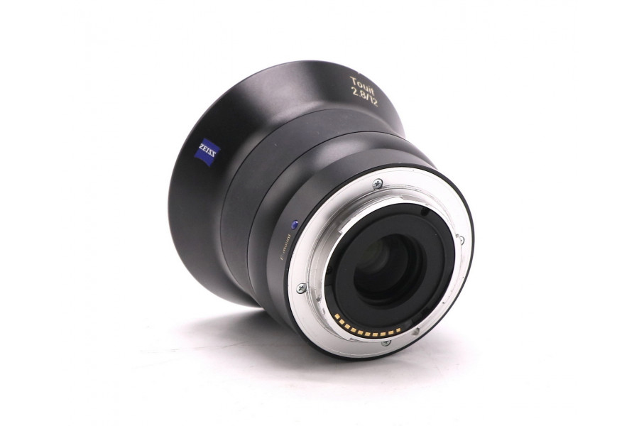 Объектив Carl Zeiss Touit 12mm f/2.8 в упаковке