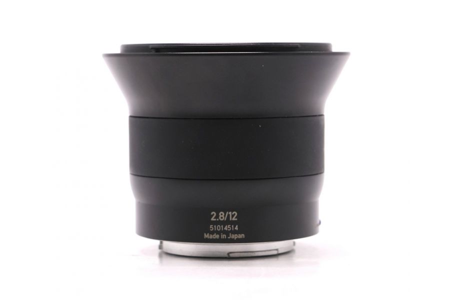 Объектив Carl Zeiss Touit 12mm f/2.8 в упаковке