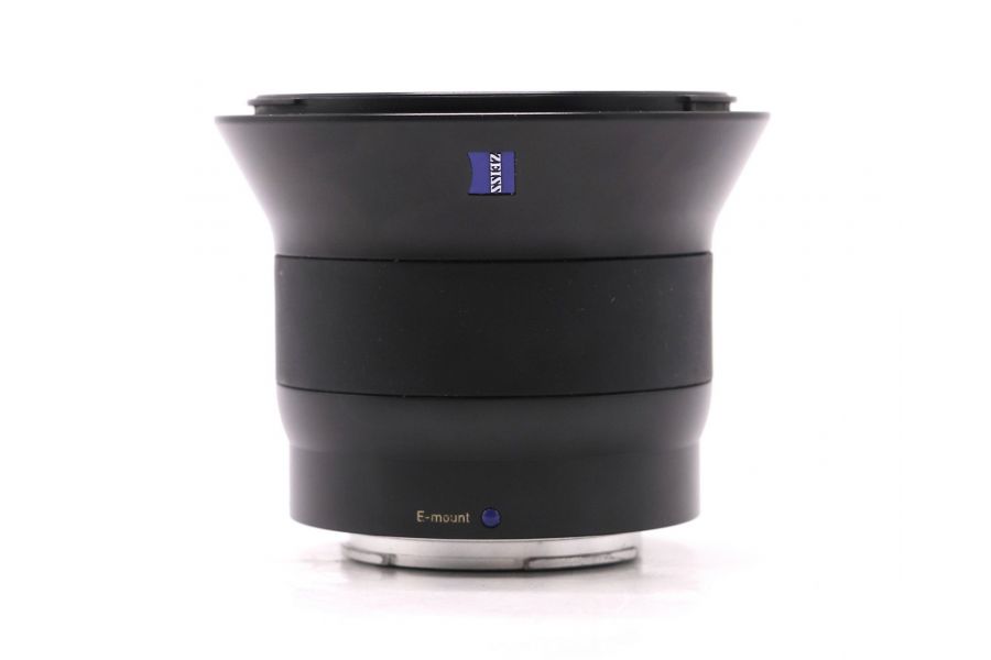 Объектив Carl Zeiss Touit 12mm f/2.8 в упаковке