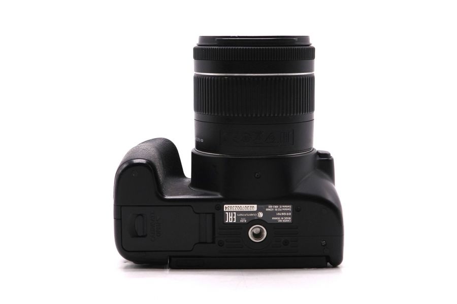 Зеркальный фотоаппарат Canon EOS 250D kit в упаковке