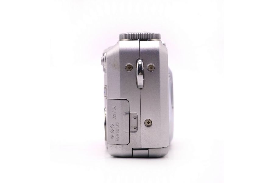 Компактный цифровой фотоаппарат Pentax Optio 550