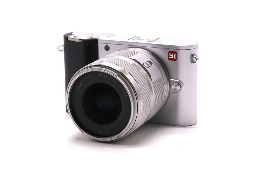 Беззеркальная камера Xiaomi YI M1 kit в упаковке