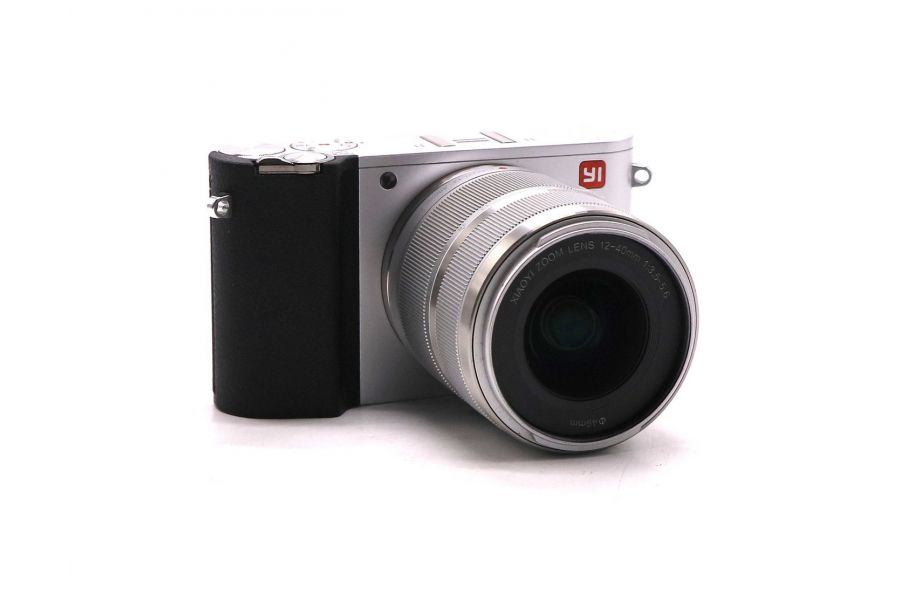 Беззеркальная камера Xiaomi YI M1 kit в упаковке