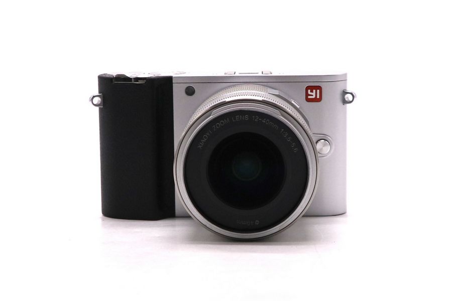 Беззеркальная камера Xiaomi YI M1 kit в упаковке