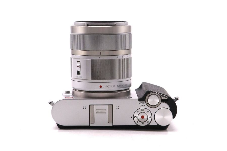 Беззеркальная камера Xiaomi YI M1 kit в упаковке