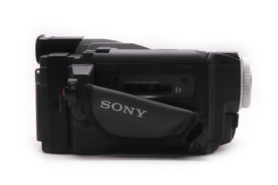 Видеокамера Sony DCR-TRV820E Handycam в упаковке