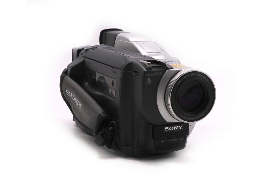 Видеокамера Sony DCR-TRV820E Handycam в упаковке