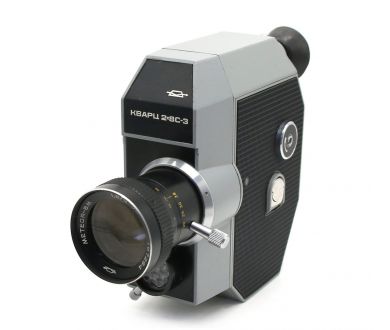 Узкоплёночная советская кинокамера Кварц 2х8С-3