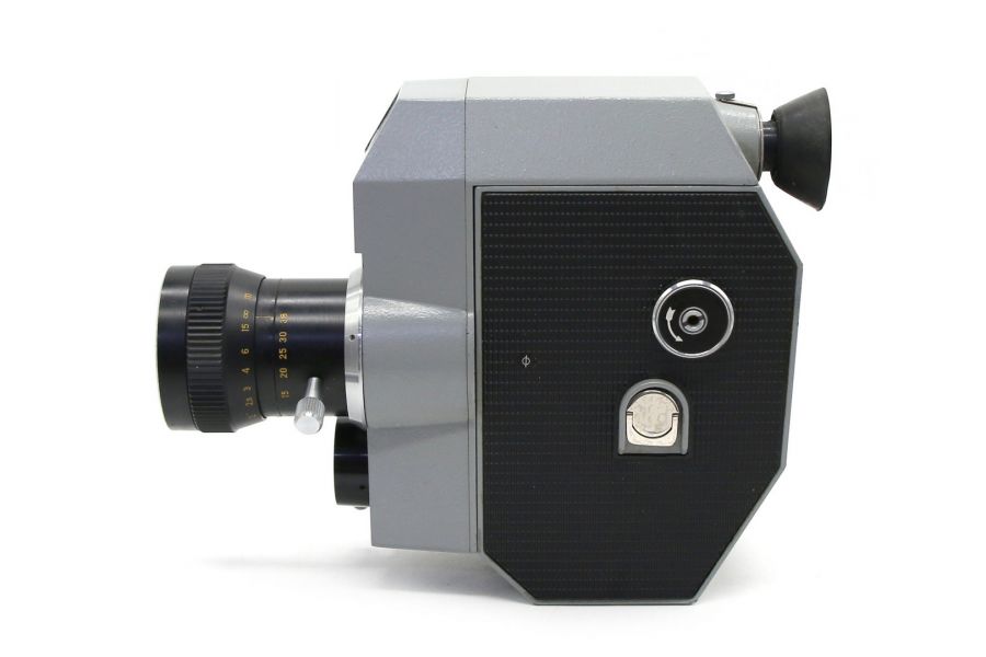 Узкоплёночная советская кинокамера Кварц 2х8С-3