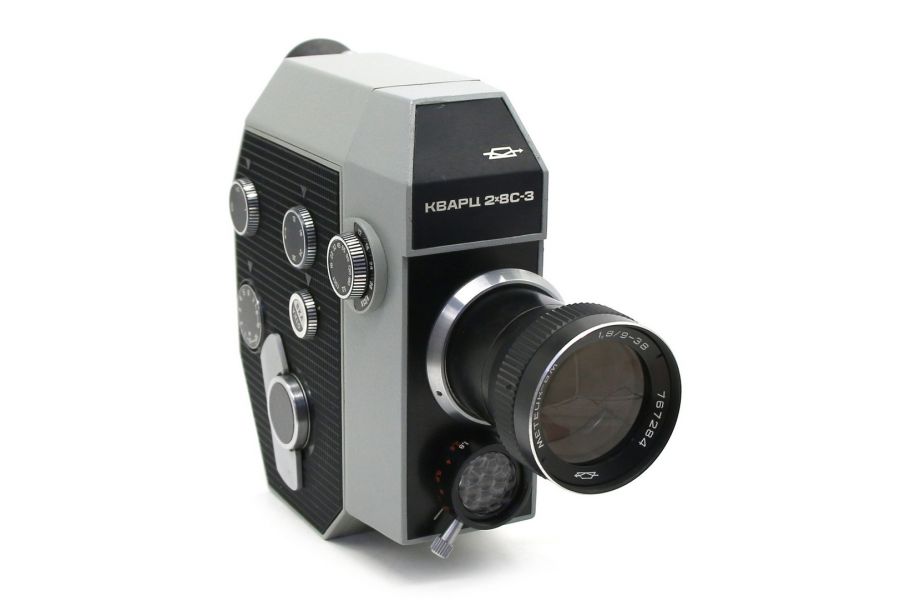 Узкоплёночная советская кинокамера Кварц 2х8С-3