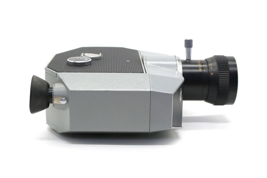 Узкоплёночная советская кинокамера Кварц 2х8С-3