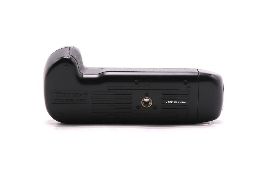 Батарейный блок (ручка) Nikon MB-17 в упаковке