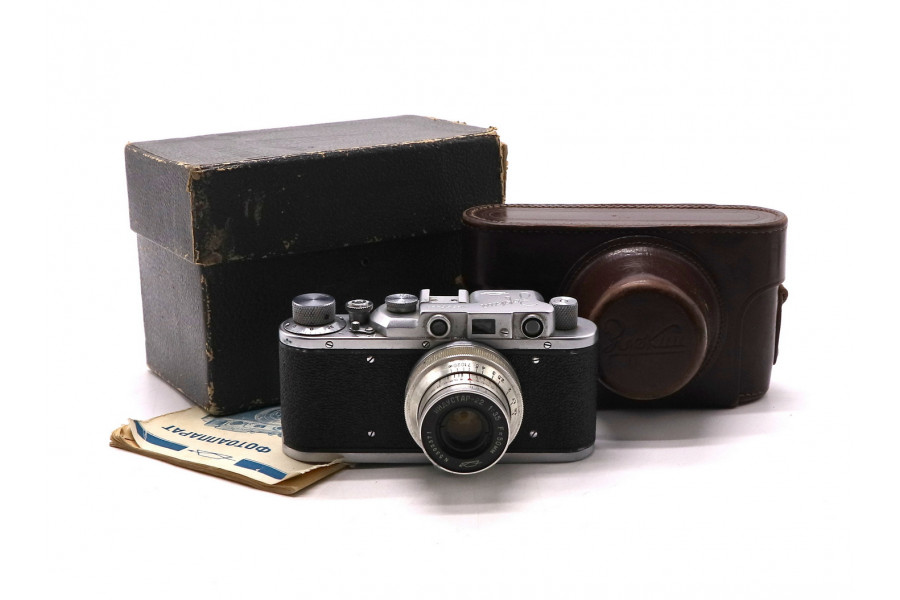 Зоркий 1-го выпуска ригельный в упаковке (1952)