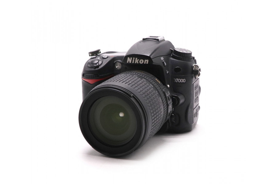 Nikon D7000 + Nikon 18-105mm f/3.5-5.6G AF-S ED DX VR Nikkor (пробег 66450 кадров)