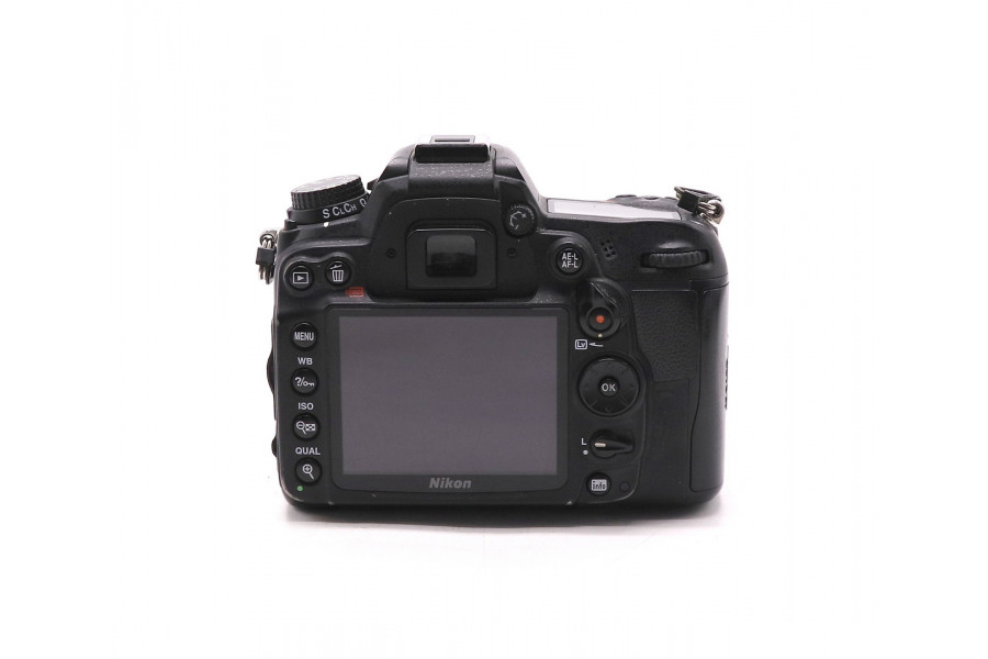 Nikon D7000 + Nikon 18-105mm f/3.5-5.6G AF-S ED DX VR Nikkor (пробег 66450 кадров)