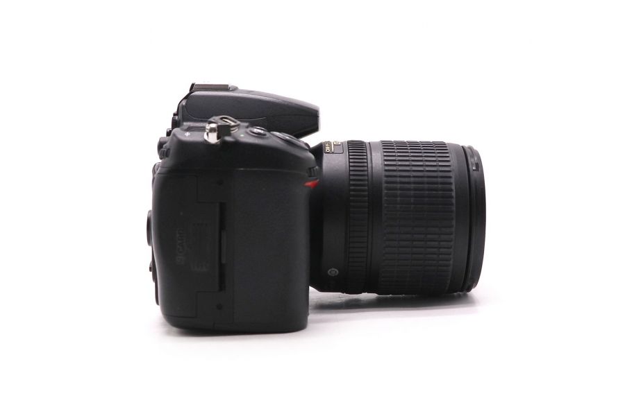 Nikon D7000 + Nikon 18-105mm f/3.5-5.6G AF-S ED DX VR Nikkor (пробег 66450 кадров)