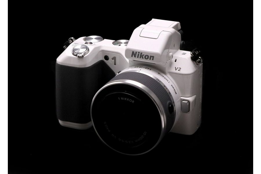 Камера Nikon 1 V2 kit (пробег 8440 кадров)