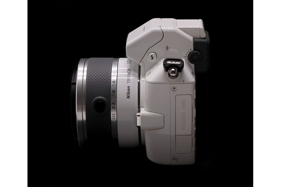 Камера Nikon 1 V2 kit (пробег 8440 кадров)