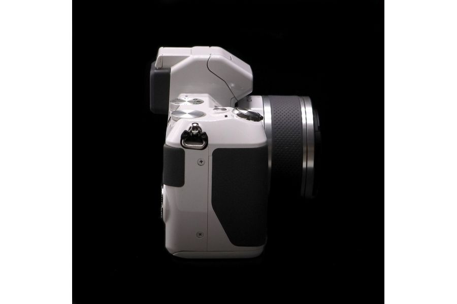 Камера Nikon 1 V2 kit (пробег 8440 кадров)