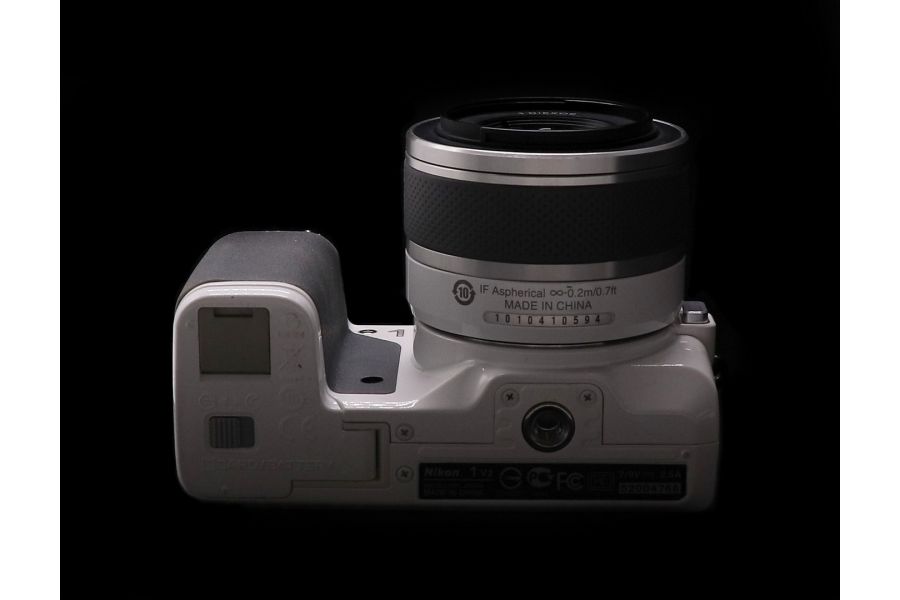 Камера Nikon 1 V2 kit (пробег 8440 кадров)