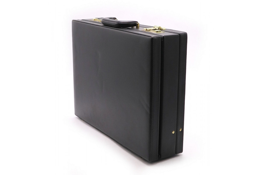 Черный чемодан дипломат с кодовым замком