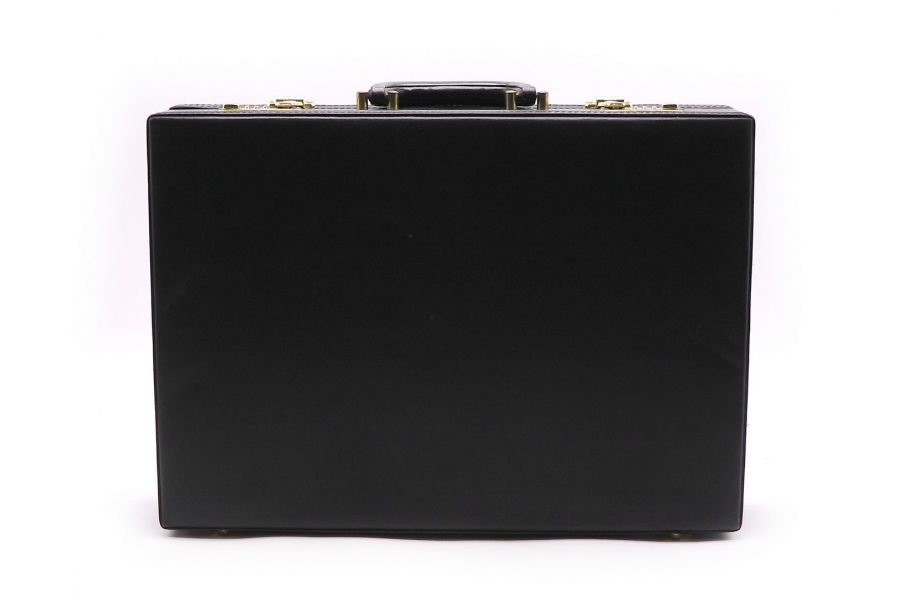 Черный чемодан дипломат с кодовым замком