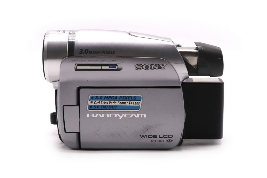 Компактная цифровая видеокамера Sony DCR-HC96E