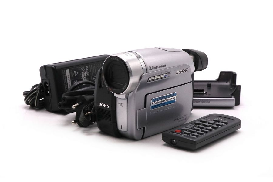 Компактная цифровая видеокамера Sony DCR-HC96E