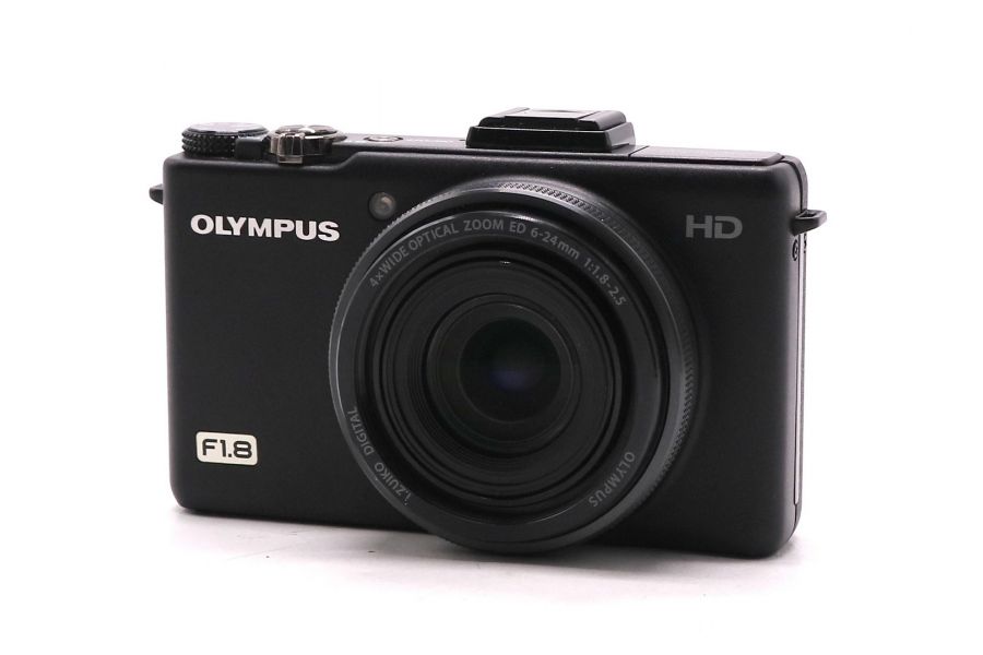 Цифровой фотоаппарат Olympus XZ-1 в упаковке