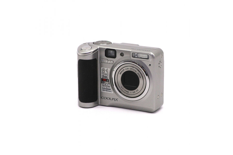 Фотоаппарат Nikon Coolpix P50 в упаковке