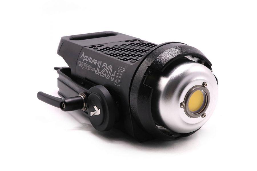 Осветитель Aputure Light Storm COB 120d II