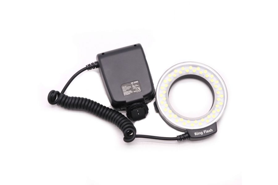Кольцевая светодиодная вспышка RF-550D в упаковке